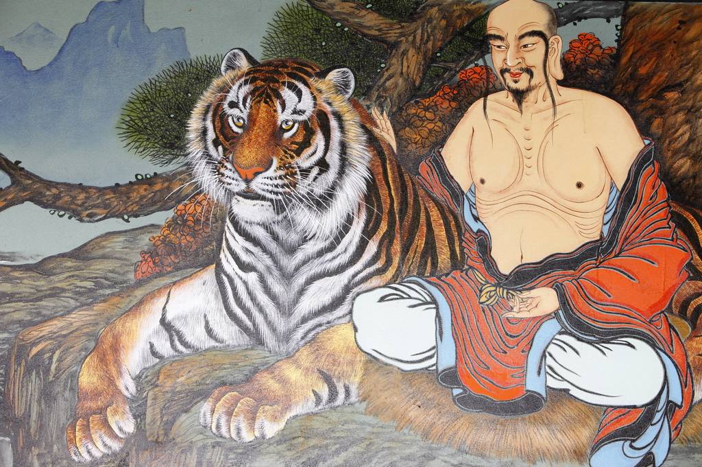 CHÚNG THUỶ TRIỀU ĐÔNG CHỦ HAO TÁN