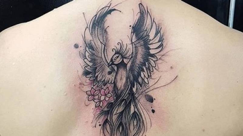 30+ hình xăm mệnh kim phong thủy đẹp cho nam, nữ 62 Hình xăm phượng hoàng trên lưng