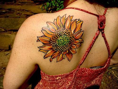 Tattoo hoa hướng dương được nhiều nữ nhân mạng thổ lựa chọn