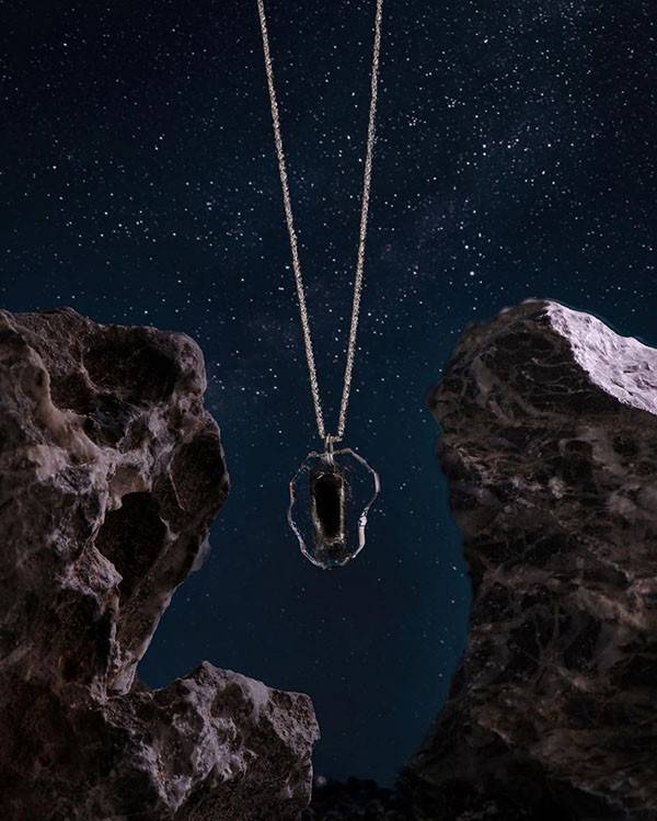 Dây chuyền mặt đá Obsidian mang vẻ đẹp huyền bí và sang trọng