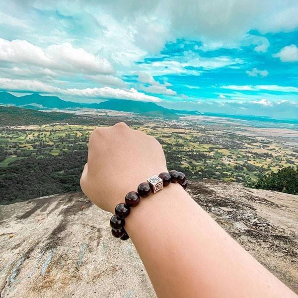 8 loại đá phong thủy mệnh Thủy hút tài lộc, tăng vận khí 23 Trang sức làm từ đá Obsidian mang lại nhiều ý nghĩa phong thủy tích cực