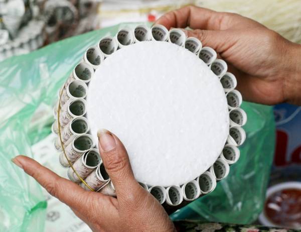 Hướng dẫn cách làm tháp tài lộc trưng Tết đẹp, ý nghĩa 23 Cách làm cây tiền tài lộc, tháp tiền tài lộc - cây tiền thật hút khách dịp tết