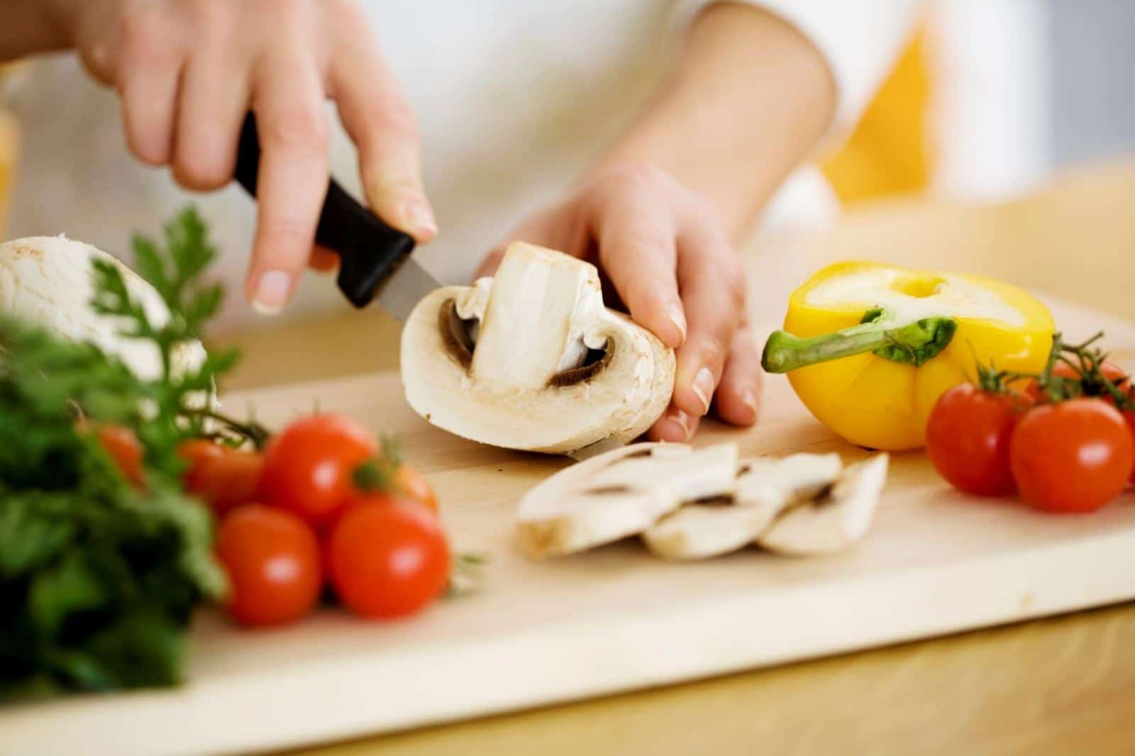 Mơ thấy nấu ăn có điềm gì? Giải mã ý nghĩa giấc mơ chuẩn 100% 10 Nằm mơ thấy nấu ăn đánh con gì?